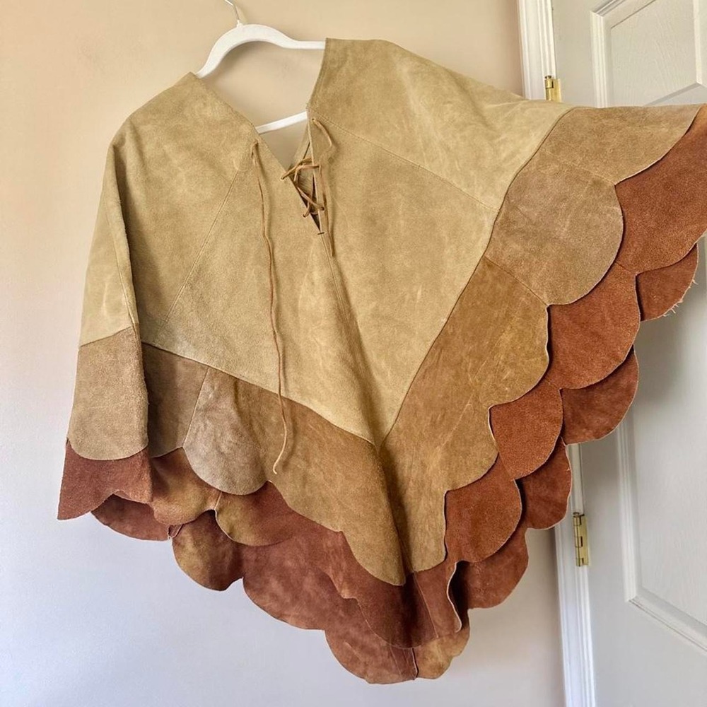 Vintage 70s Suede Genuine Leather Scallop Poncho brown red western prairie boho